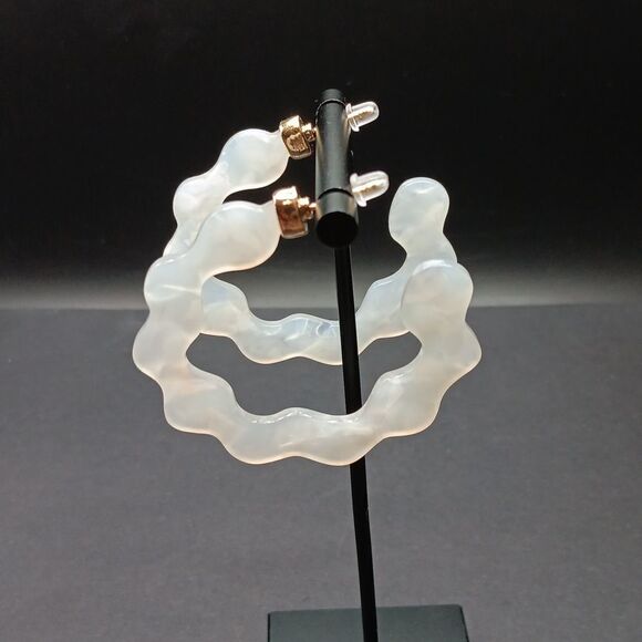 New Acrylic Resin White Wavy Hoop Statement Marble Earrings - Picture 3 of 4